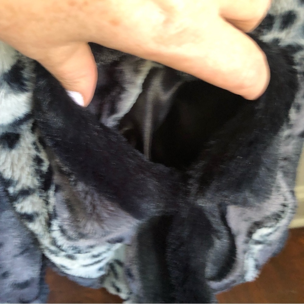 Dennis Basso color gray & black Faux Fur coat w/hook lock buttons Size Small - Picture 10 of 15